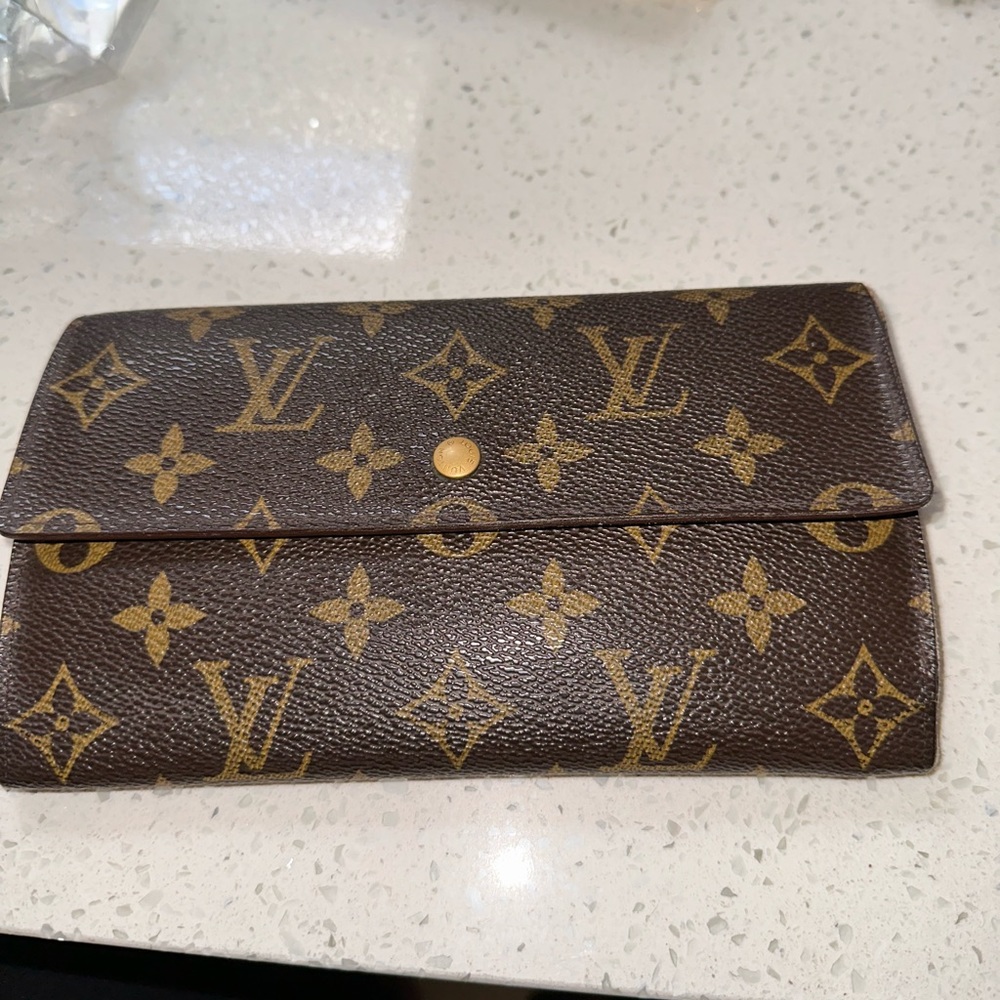 LOUIS VUITTON TH1926
Monogram Porte Tresor International Wallet
